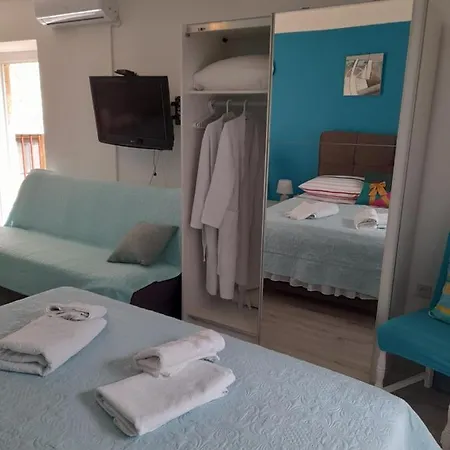 Filomena In The Center Appartement Komiža